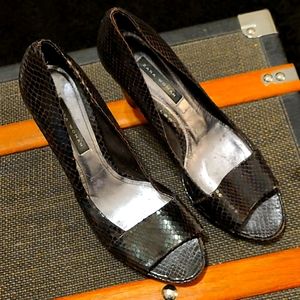 Zara snakeskin 👠 heels!